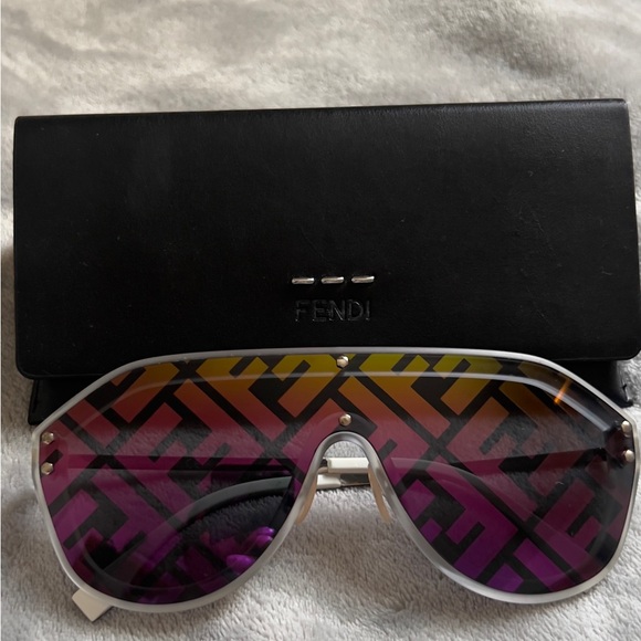 Fendi monogram Fabulous Shield Sunglasses FF
M0039/G/S Multicolor NEVER WORN❗️ - Picture 2 of 9